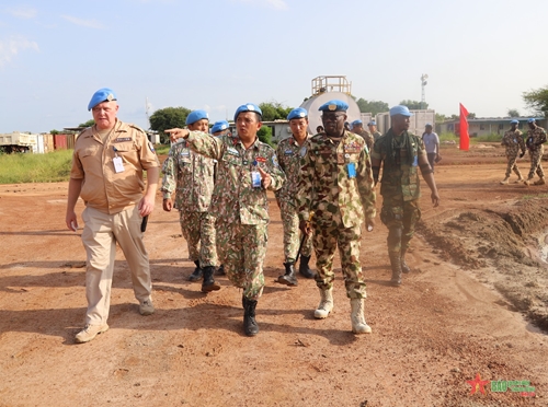 Tư lệnh Phái bộ UNISFA ấn tượng với Quân đội Việt Nam “vì dân” ở Abyei